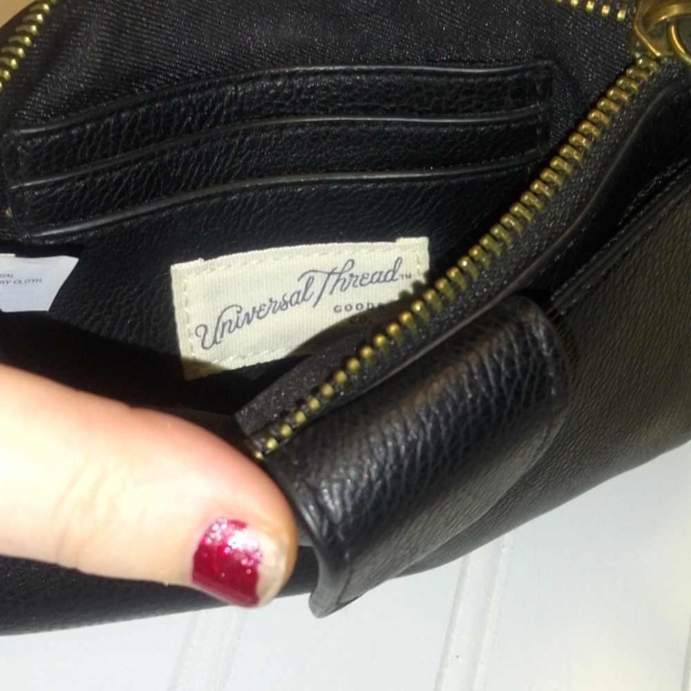 Universal Threads Black Wristlet - image 4